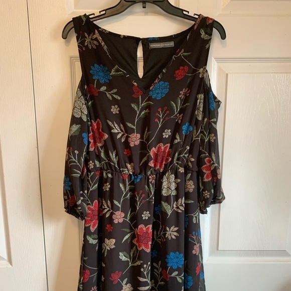 Black floral midi cold shoulder V‎ neck dress - Picture 2 of 6